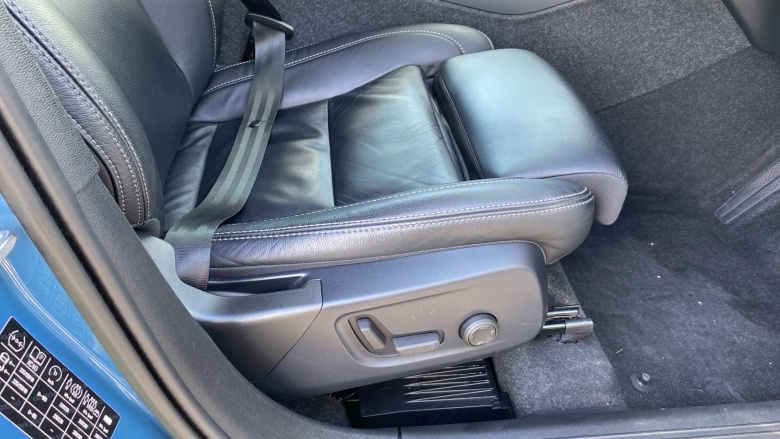 Volvo Xc40 2.0 B4P Plus Dark 5dr AWD Auto Petrol Estate